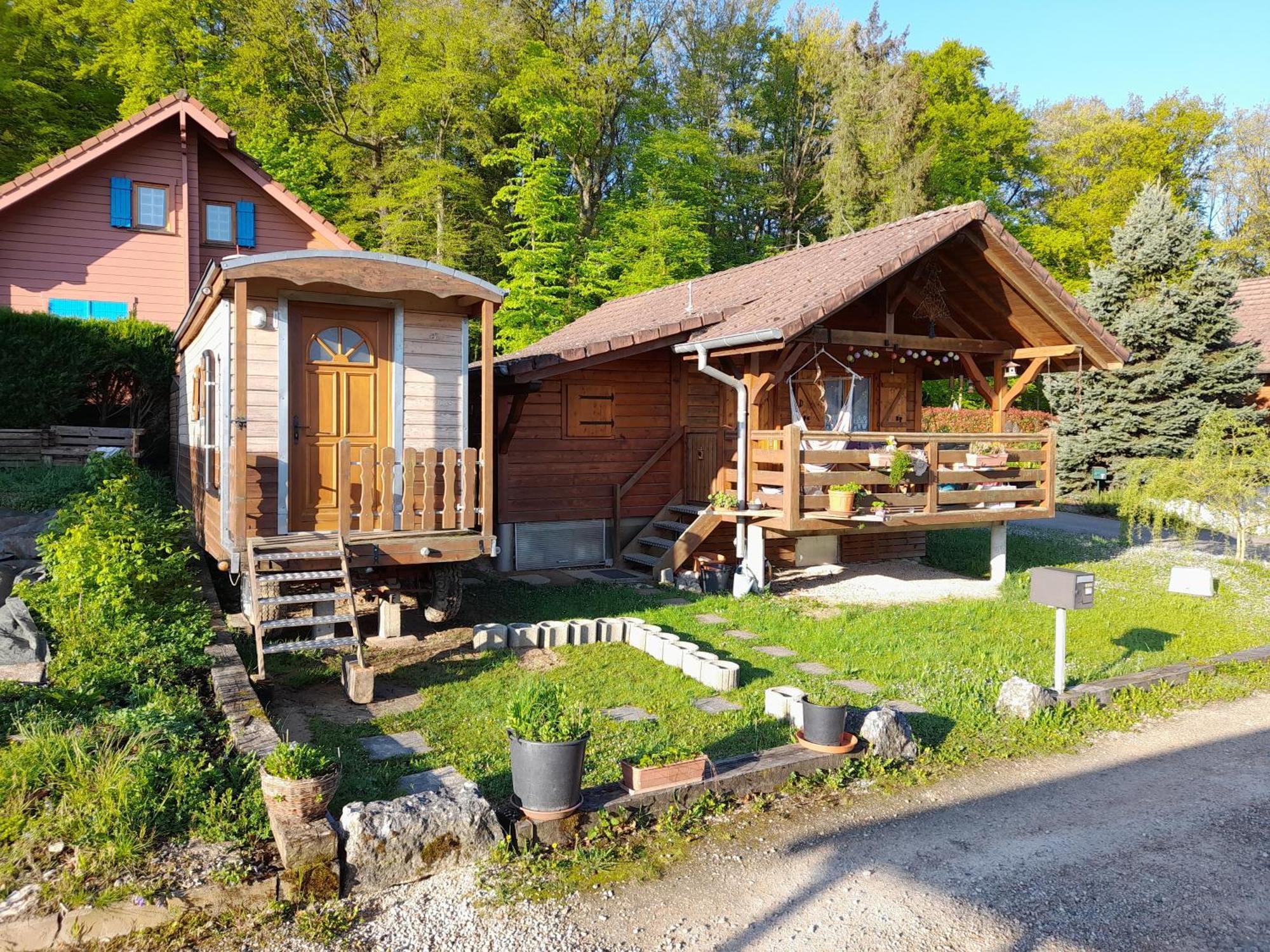 Location Type Gite, Chambre D'Hote, Meuble De Tourisme Dans Joli Petit Chalet Typique Et Ou Jolie Roulotte Type Boheme Waldighoffen ภายนอก รูปภาพ
